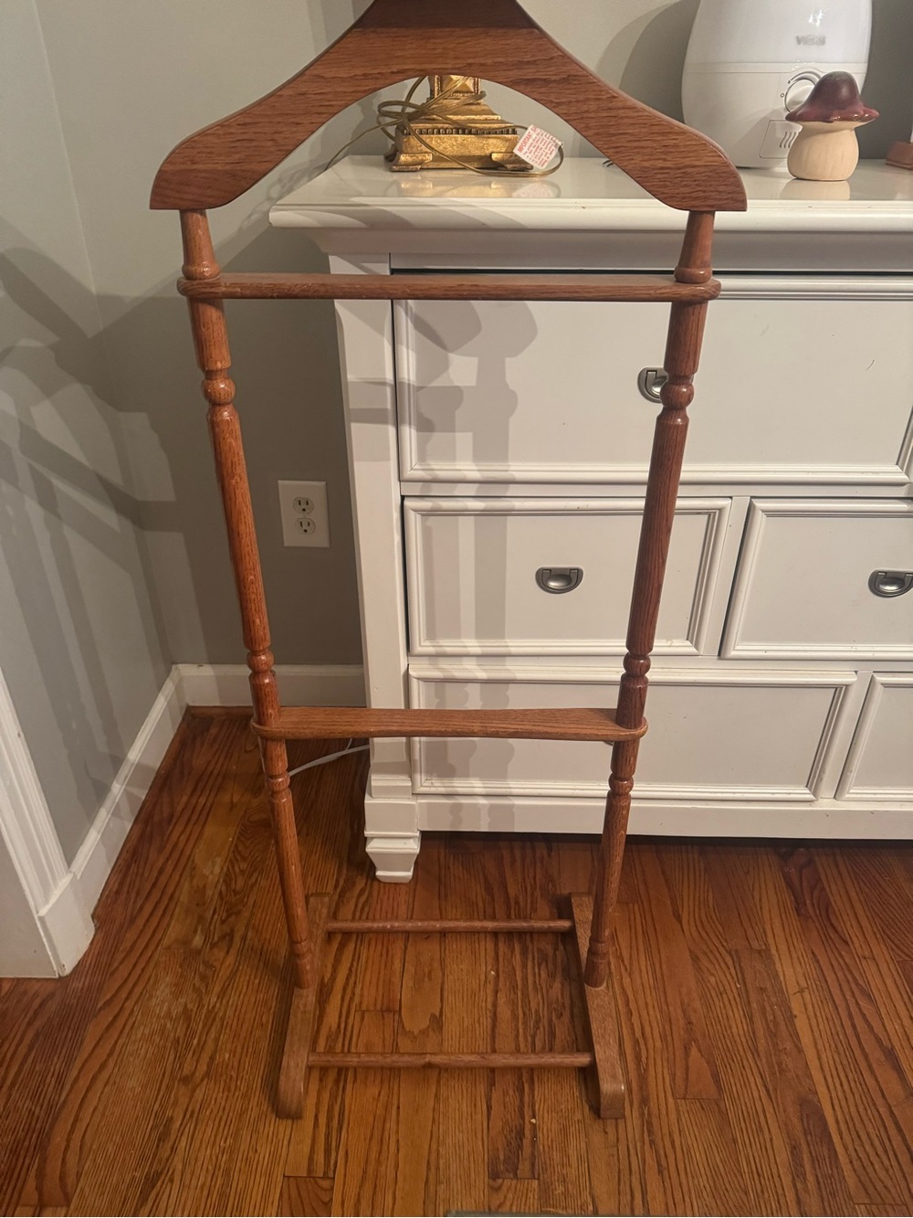 VTG Ethan Allen Wooden Valet Stand in Warm Brown - Picture 5 of 8